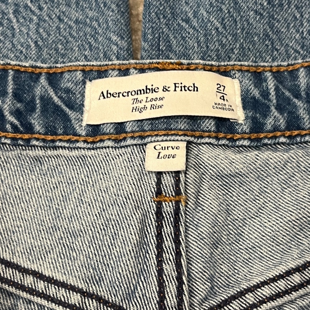 Abercrombie & Fitch Curve Love High Rise Loose Jean - Medium Wash - Picture 6 of 7